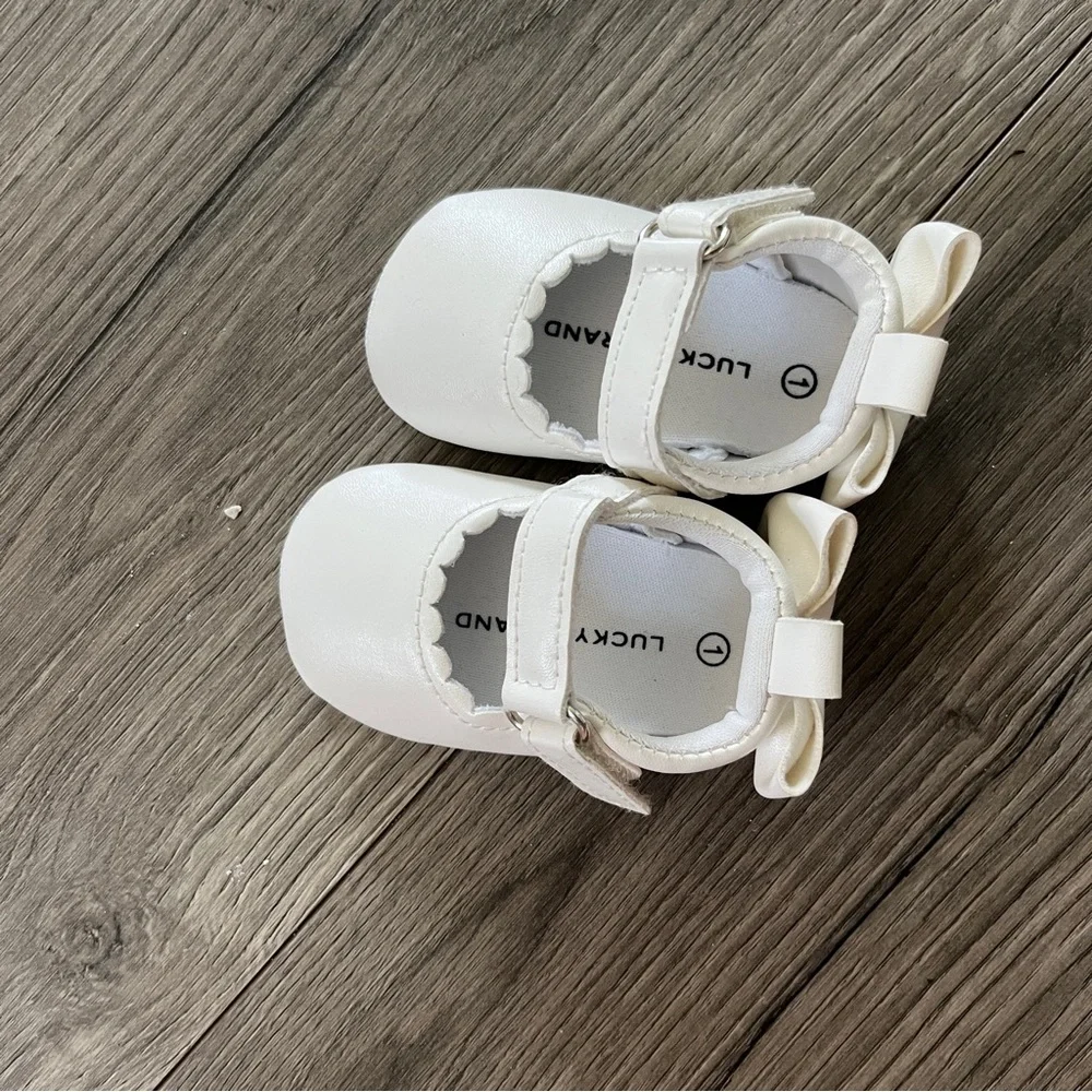 Lucky Brand Baby Ivory Hook Loop Mary Jane Shoes Bow Size 1 Rubber Sole Baptism